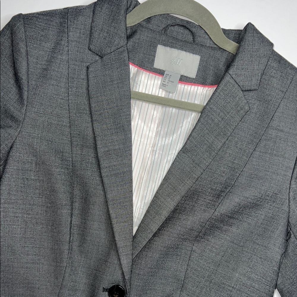 H&M Women’s Classic Gray Blazer - Picture 6 of 9